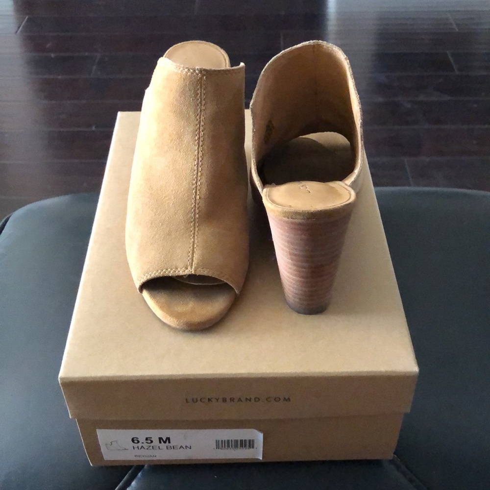 Lucky Brand Hazel Bean Suede Wage Sandals